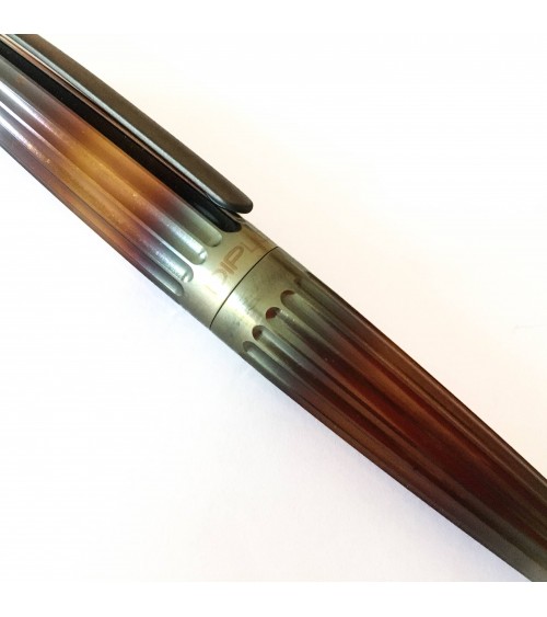 Stylo-plume Diplomat Aero Flame, corps en acier, bec (plume) acier inoxydable EF, F, M, ou L, à L'Ecritoire design, Lausanne