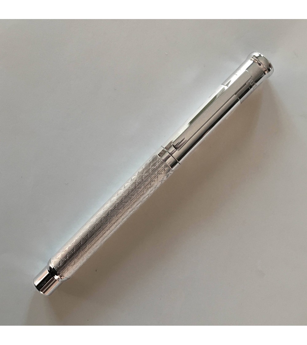 Stylo-plume Otto Hutt design 04 princess cut, sterling silver, plume acier bicolore largeur M