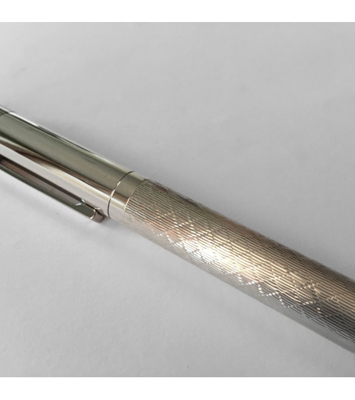 Stylo-plume Otto Hutt design 04 princess cut, sterling silver, plume acier bicolore largeur M