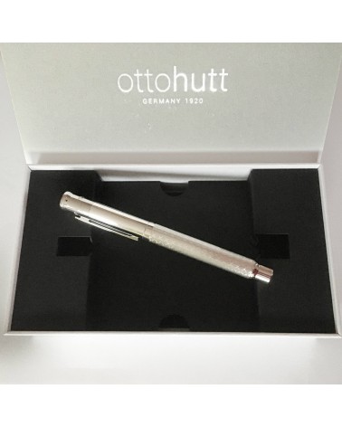 Stylo-plume Otto Hutt design 04 princess cut, sterling silver, plume acier bicolore largeur M