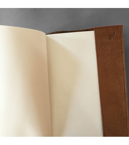 Carnet PA rechargeable cuir Nubuck cognac, lacet cuir de fermeture, 288 pages blanches format A6