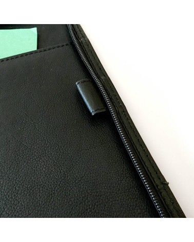 Porte-documents trieur PA Carpe diem A4, zippé cuir noir, 4 compartiments pour documents A4, boucle pour stylo.
