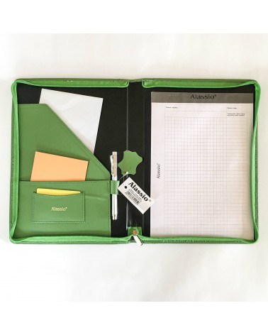 Porte-bloc Alassio Vallo A4, cuir vert clair, 1 compartiment cartes et 2 pour feuilles volantes, boucle stylo, bloc-notes.