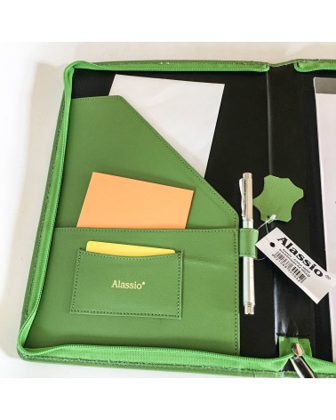 Porte-bloc Alassio Vallo A4, cuir vert clair, 1 compartiment cartes et 2 pour feuilles volantes, boucle stylo, bloc-notes.
