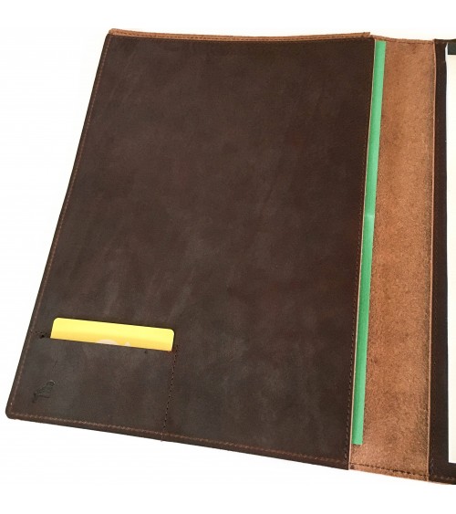 Porte-bloc PA Allgäu format A4, cuir marron, 1 compartiment cartes et 1 pour feuilles A4, boucle stylo, bloc-notes.