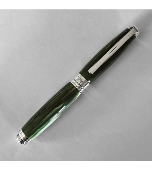 Stylo-plume Récife Baoshi Soyouz Jade (tons vert bouteille-gris clairs et foncés, effet chatoyant), plume en acier largeur B