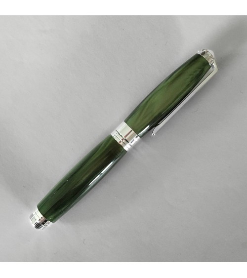 Stylo-plume Récife Baoshi Soyouz Jade (tons vert bouteille-gris clairs et foncés, effet chatoyant), plume en acier largeur B