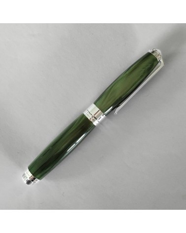 Stylo-plume Récife Baoshi Soyouz Jade (tons vert bouteille-gris clairs et foncés, effet chatoyant), plume en acier largeur B