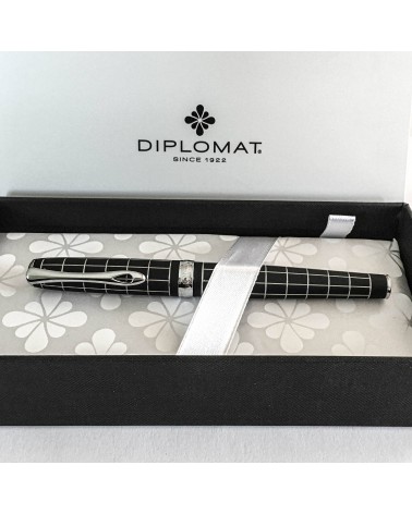 Stylo-plume Diplomat Excellence A+ Rhomb, bec (plume) acier B, M, ou F, fabriqué en Allemagne.