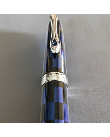 Stylo-plume Diplomat Excellence A+ Rome Noir-Bleu, bec (plume) acier B, M, ou F, fabriqué en Allemagne.
