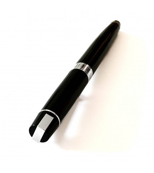 Roller Sheaffer 300 Glossy Black, attributs chromés, avec le point blanc caractéristique de la marque