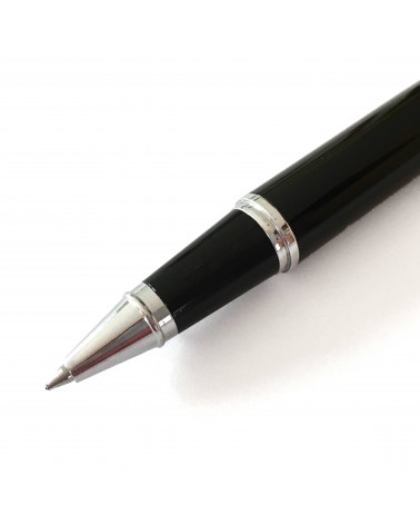 Roller Sheaffer 300 Glossy Black, attributs chromés, avec le point blanc caractéristique de la marque