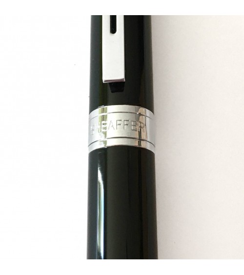 Roller Sheaffer 300 Glossy Black, attributs chromés, avec le point blanc caractéristique de la marque