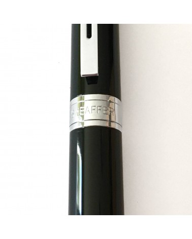 Roller Sheaffer 300 Glossy Black, attributs chromés, avec le point blanc caractéristique de la marque