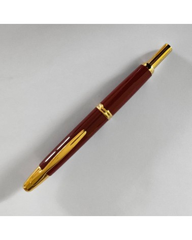 Stylo-plume Pilot Capless Bordeaux, attributs dorés