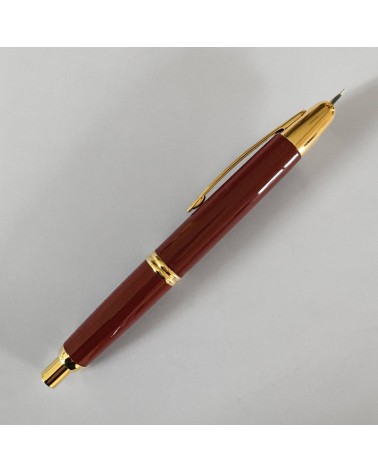 Stylo-plume Pilot Capless Bordeaux, attributs dorés