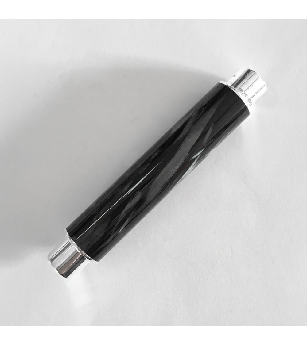 Stylo-plume Montegrappa Gnomo Anthracite, celluloïde et argent massif, plume or 18 carats largeur M.