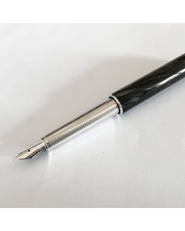 Stylo-plume Montegrappa Gnomo Anthracite, celluloïde et argent massif, plume or 18 carats largeur M.