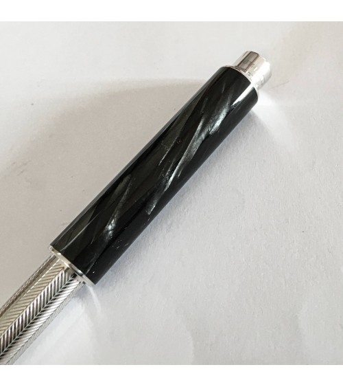 Stylo-plume Montegrappa Gnomo Anthracite, celluloïde et argent massif, plume or 18 carats largeur M.