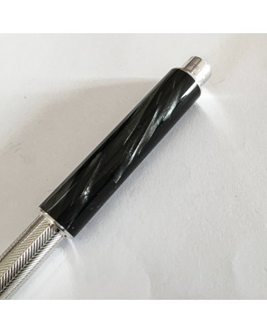 Stylo-plume Montegrappa Gnomo Anthracite, celluloïde et argent massif, plume or 18 carats largeur M.