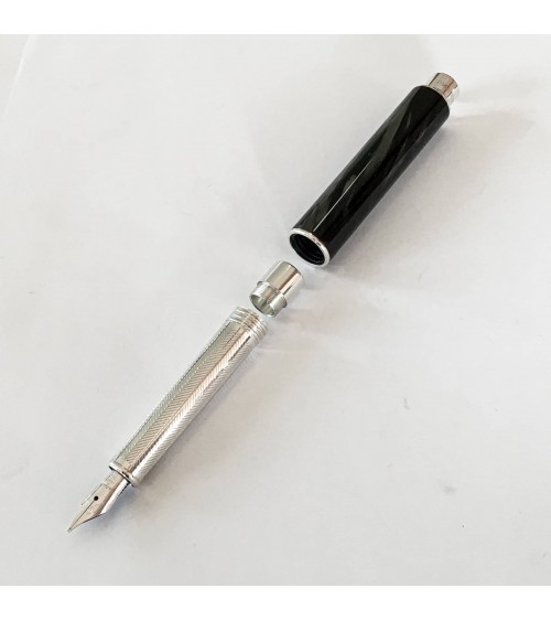 Stylo-plume Montegrappa Gnomo Anthracite, celluloïde et argent massif, plume or 18 carats largeur M.