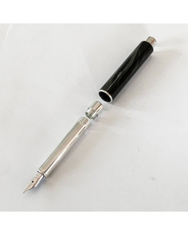 Stylo-plume Montegrappa Gnomo Anthracite, celluloïde et argent massif, plume or 18 carats largeur M.