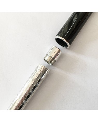 Stylo-plume Montegrappa Gnomo Anthracite, celluloïde et argent massif, plume or 18 carats largeur M.