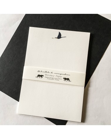 Vingt feuilles de papier à lettres Monsieur Papier avec entête « Vol de nuit »