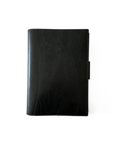 Carnet PA rechargeable cuir noir avec boucle pour stylo, 288 pages blanches 14,8 x 21 cm.