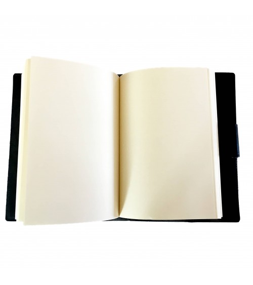 Carnet PA rechargeable cuir noir avec boucle pour stylo, 288 pages blanches 14,8 x 21 cm.