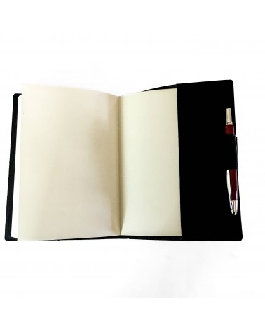 Carnet PA rechargeable cuir noir avec boucle pour stylo, 288 pages blanches 14,8 x 21 cm.