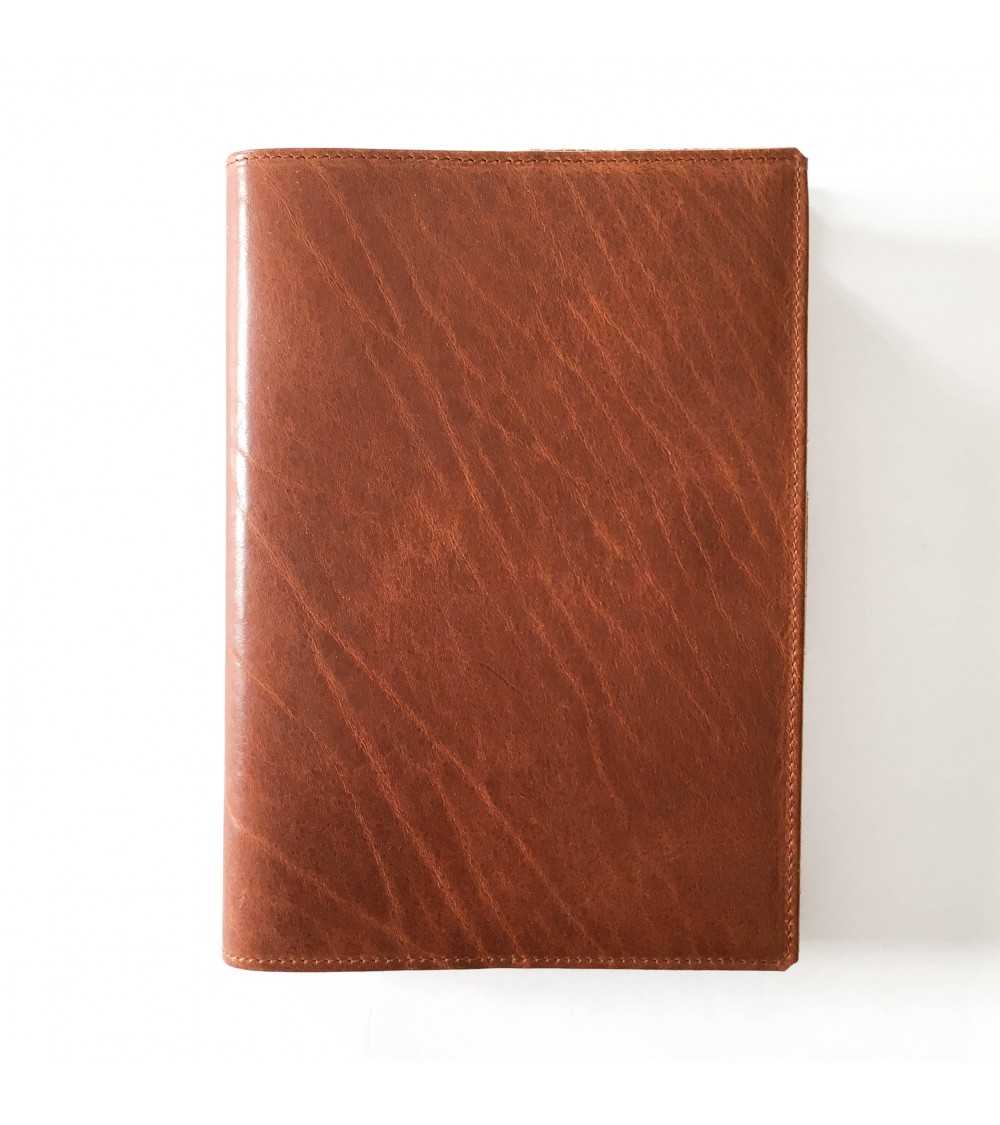 Carnet PA rechargeable cuir cognac avec boucle pour stylo, 288 pages blanches 14,8 x 21 cm.