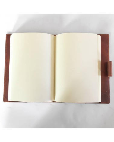 Carnet PA rechargeable cuir cognac avec boucle pour stylo, 288 pages blanches 14,8 x 21 cm.