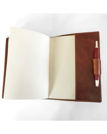 Carnet PA rechargeable cuir cognac avec boucle pour stylo, 288 pages blanches 14,8 x 21 cm.