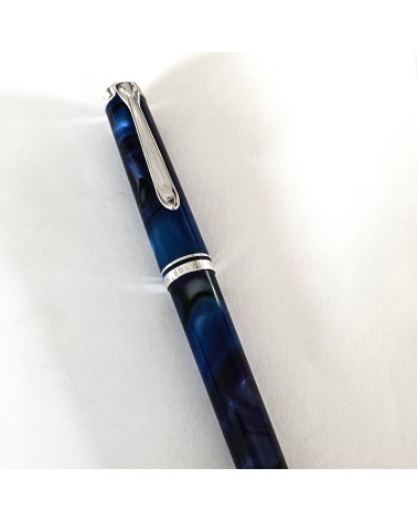 Stylo-bille Pelikan Souverän K805 Blue Dunes, attributs finition palladium