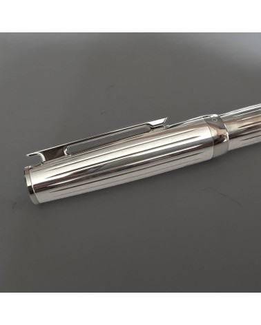 Stylo-plume Otto Hutt D07 Argent 925 Stries, bec bicolore or 18 carats largeur M