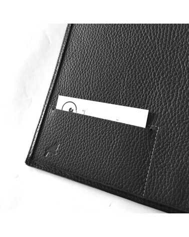 Porte-bloc PA Derby format A4 cuir anthracite, 1 compartiment cartes et 1 pour feuilles A4, boucle stylo, bloc-notes.
