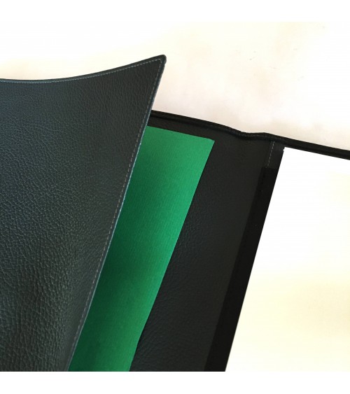 Porte-bloc PA Derby format A4 cuir anthracite, 1 compartiment cartes et 1 pour feuilles A4, boucle stylo, bloc-notes.