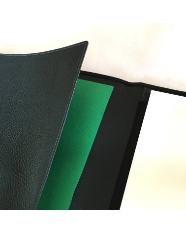 Porte-bloc PA Derby format A4 cuir anthracite, 1 compartiment cartes et 1 pour feuilles A4, boucle stylo, bloc-notes.