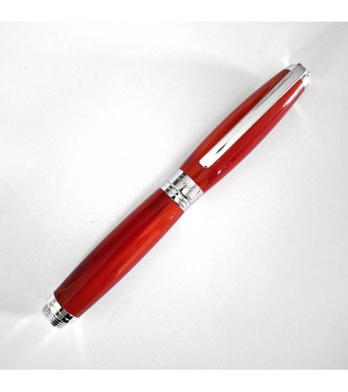 Stylo-plume Récife Baoshi Soyouz Rubis (tons rouge clair et foncé, effet chatoyant).