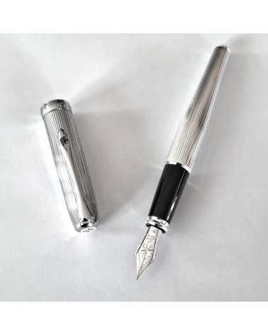 Stylo-plume Diplomat Excellence A2 Guilloché chrome, fabriqué en Allemagne