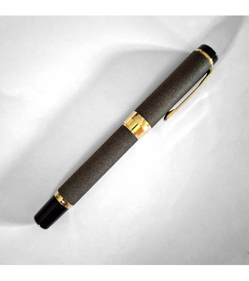 Stylo-plume Sailor Cylint Niigata Shikki Oborogin, métal laqué style ishime-nuri, gris-taupe foncé