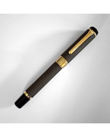 Stylo-plume Sailor Cylint Niigata Shikki Oborogin, métal laqué style ishime-nuri, gris-taupe foncé