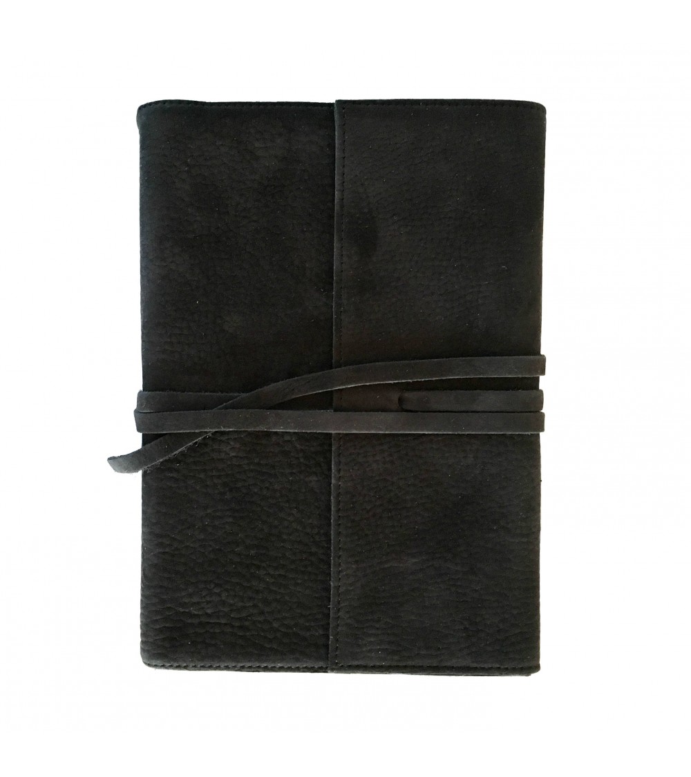 Carnet PA rechargeable cuir Nubuck noir, lacet cuir de fermeture, 
288 pages blanches, format A5