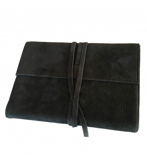 Carnet PA rechargeable cuir Nubuck noir, lacet cuir de fermeture, 
288 pages blanches, format A5