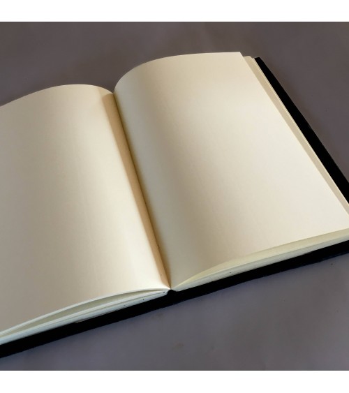 Carnet PA rechargeable cuir Nubuck noir, lacet cuir de fermeture, 
288 pages blanches, format A5