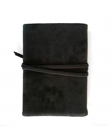Carnet PA rechargeable cuir Nubuck noir, lacet cuir de fermeture, 
288 pages blanches, format A5