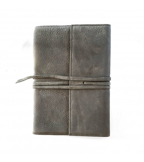 Carnet PA rechargeable cuir Nubuck gris, lacet cuir de fermeture, 288 pages blanches format A5.