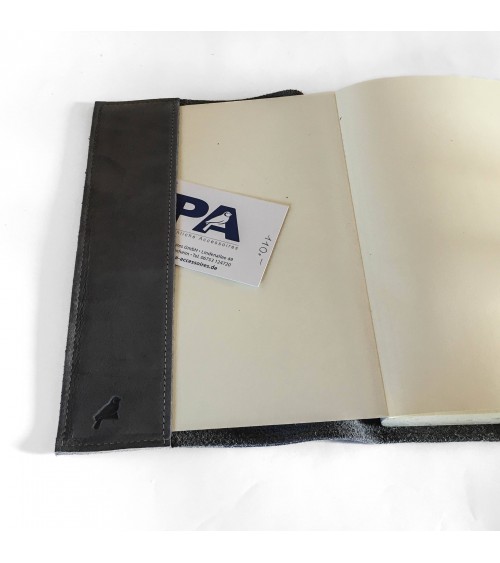 Carnet PA rechargeable cuir Nubuck gris, lacet cuir de fermeture, 288 pages blanches format A5.