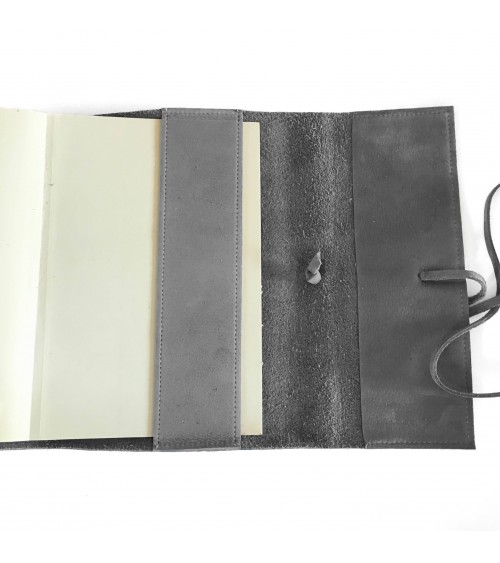 Carnet PA rechargeable cuir Nubuck gris, lacet cuir de fermeture, 288 pages blanches format A5.